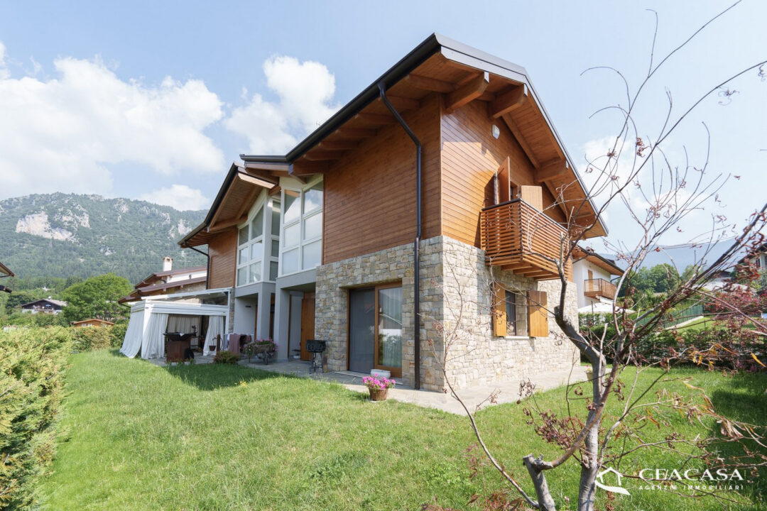 Villa singola a Dorga