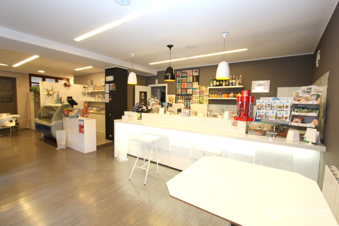 Locale commerciale adibito a Bar