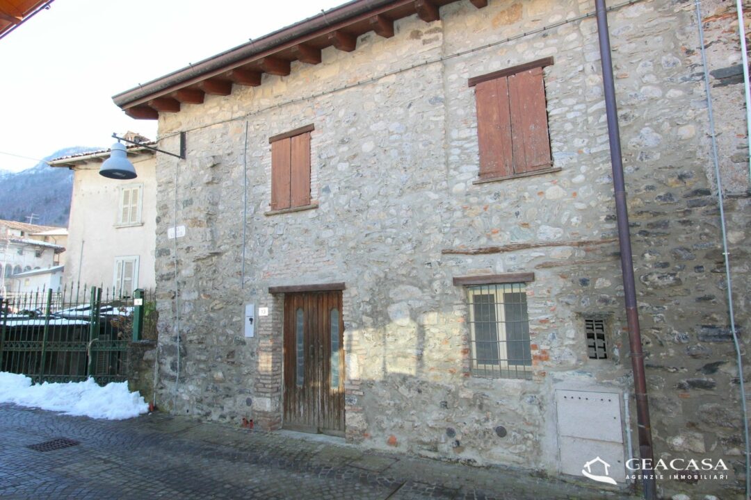 Porzione di casa cielo-terra