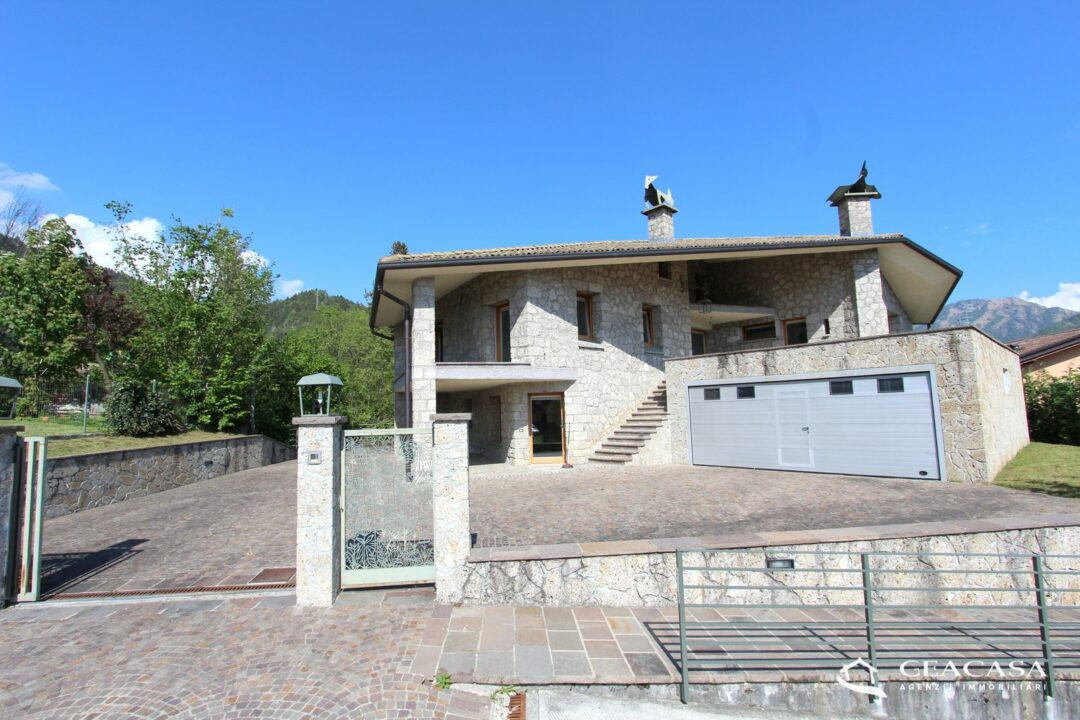 Prestigiosa villa singola con piscina