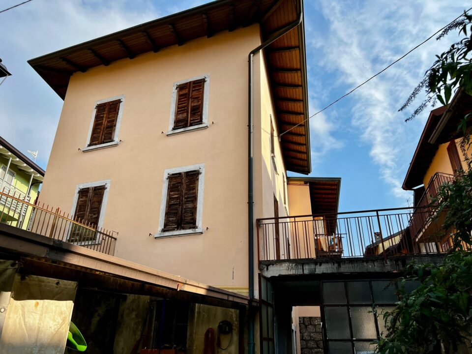 Porzione di casa cielo-terra