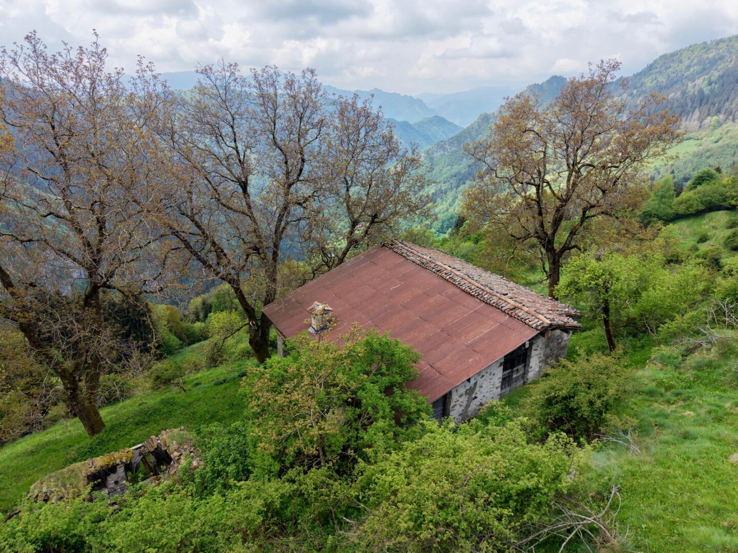 Baita/rustico con terreno panoramico