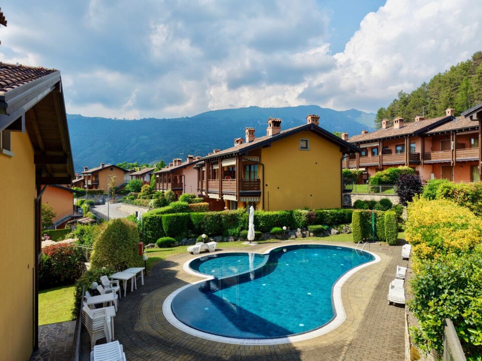 Elegante Appartamento con giardino privato in residence con piscina