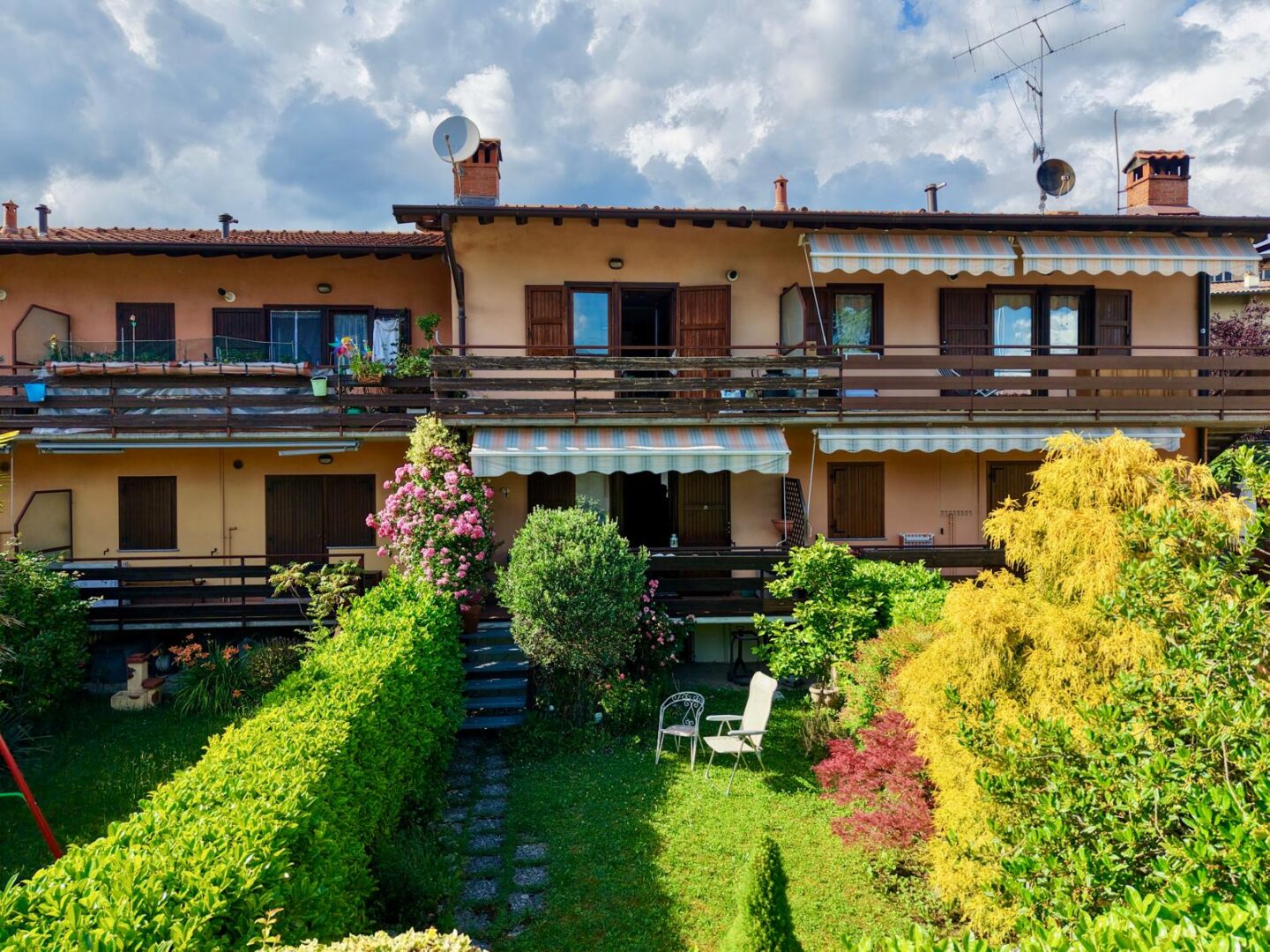 Appartamento su Due Livelli con Giardino Privato e Vista Panoramica – San Lorenzo di Rovetta