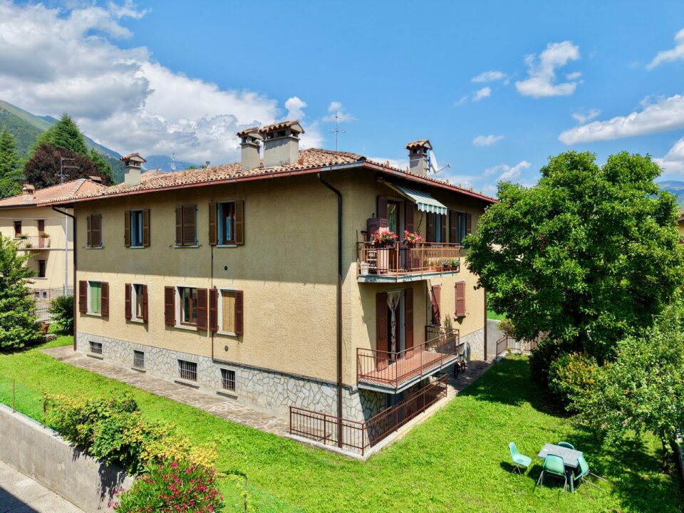 Ampio trilocale con box, cantina e balcone in posizione centralissima