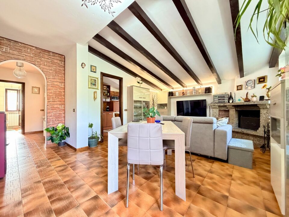 Ampio quadrilocale panoramico all’ultimo piano senza spese condominiali