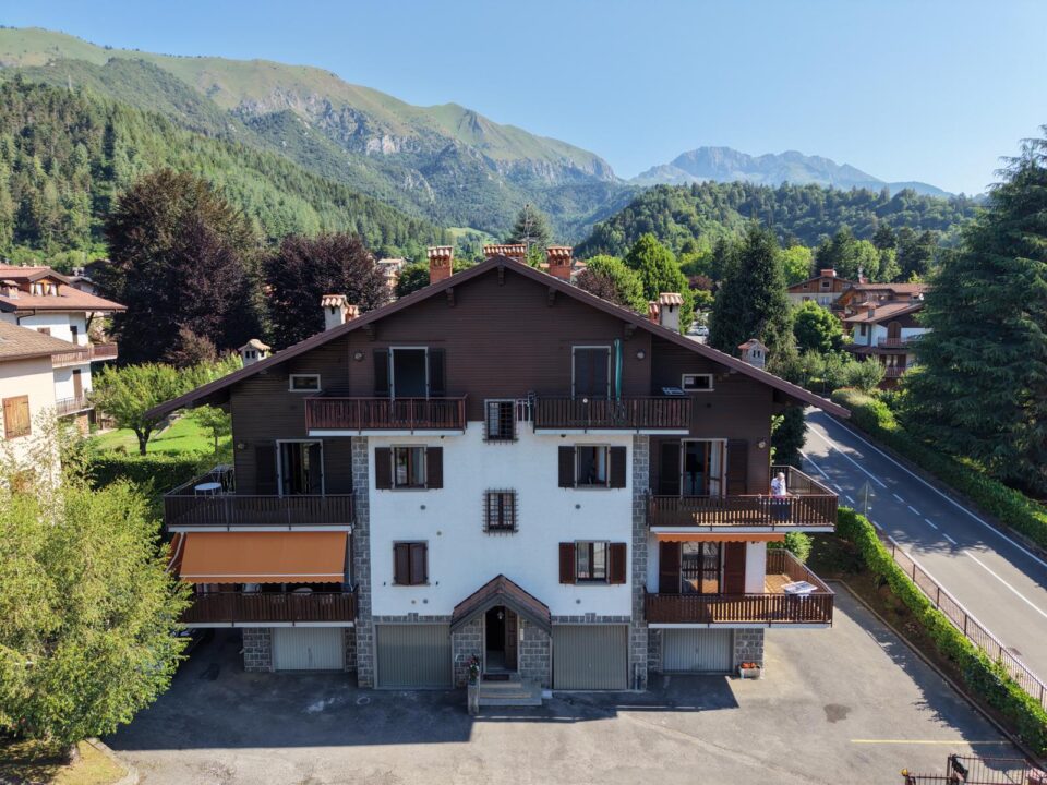Trilocale con camino, vista Presolana, box e cantina