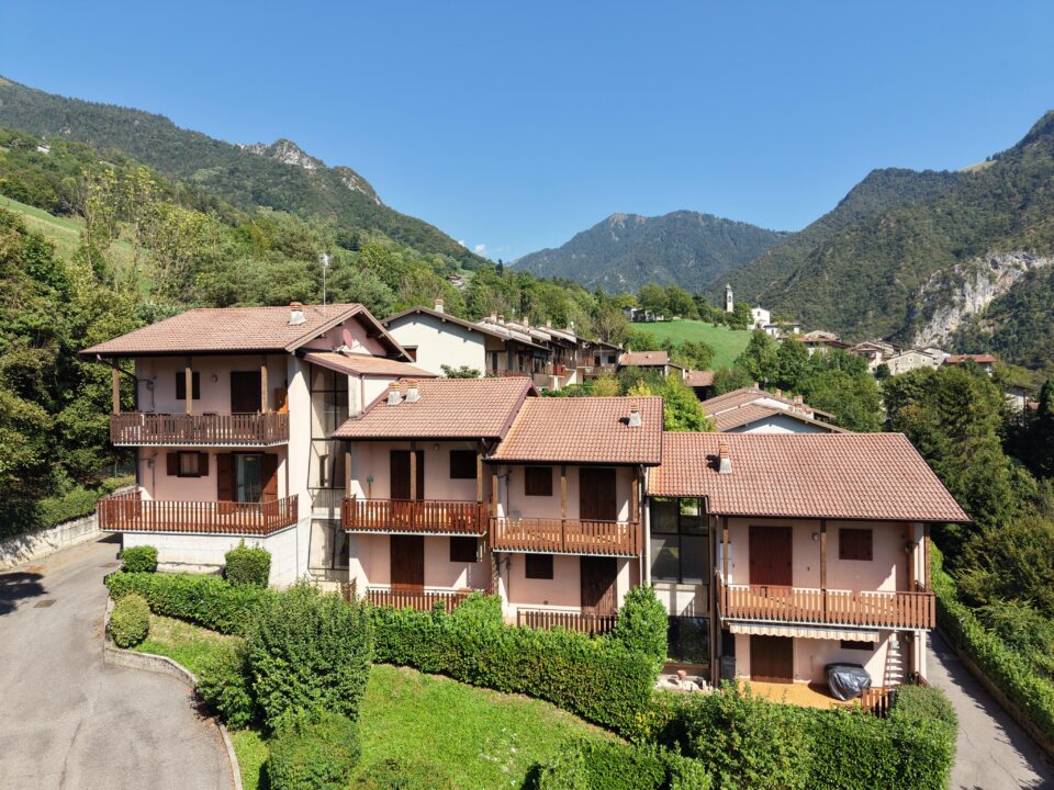 Appartamento con ampi terrazzi, vista panoramica e box